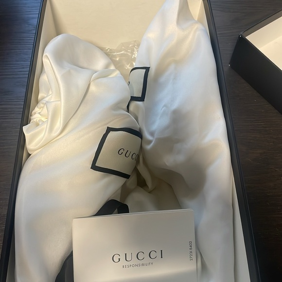 GUCCI WOMEN'S THONG SANDAL WITH DOUBLE G - Picture 9 of 9